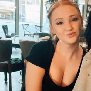 Meet your Posher, Stefanie